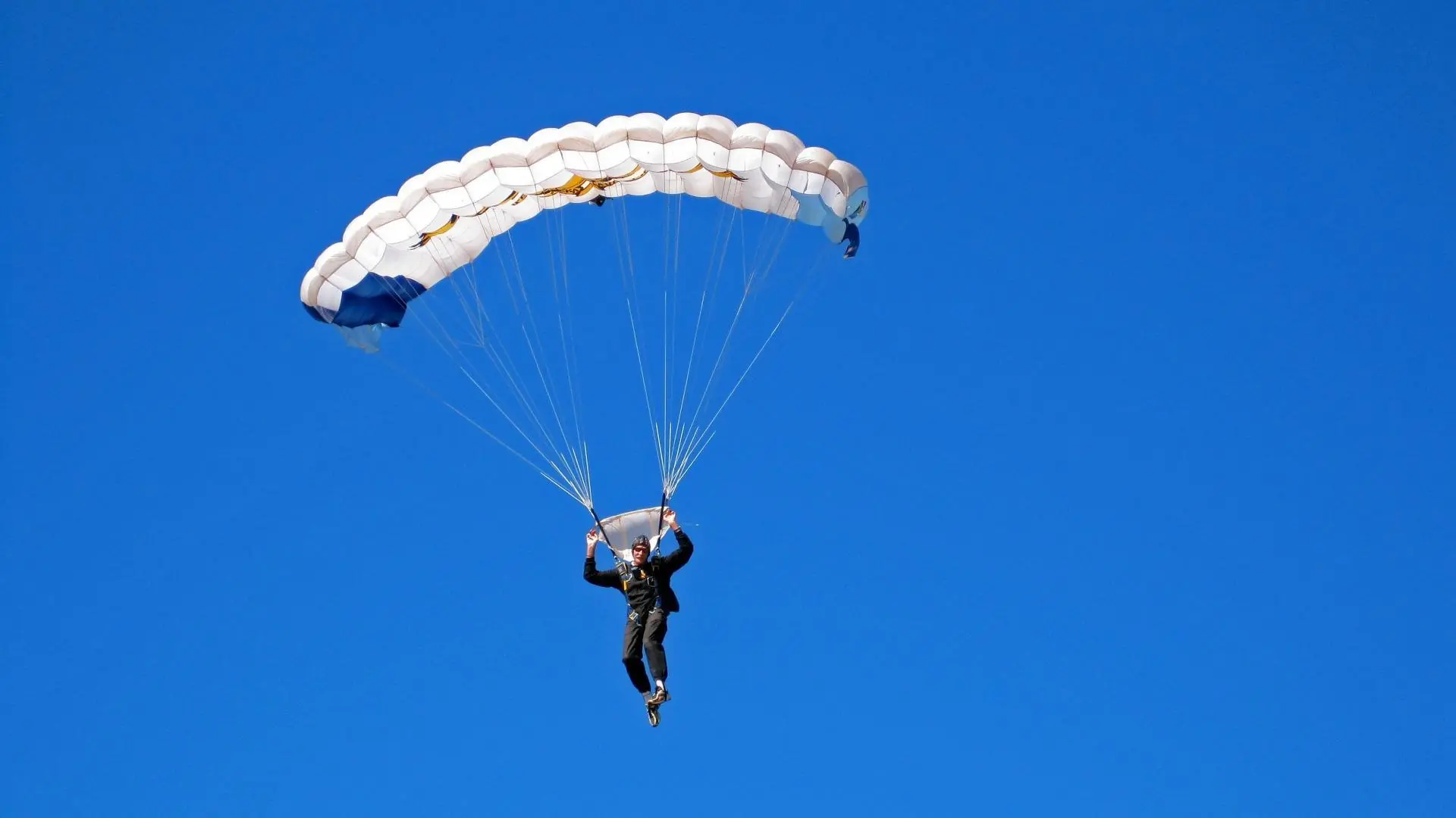 阿根廷世预赛战胜智利和哥伦比亚，巩固榜首，阿根廷与智利世预赛直播