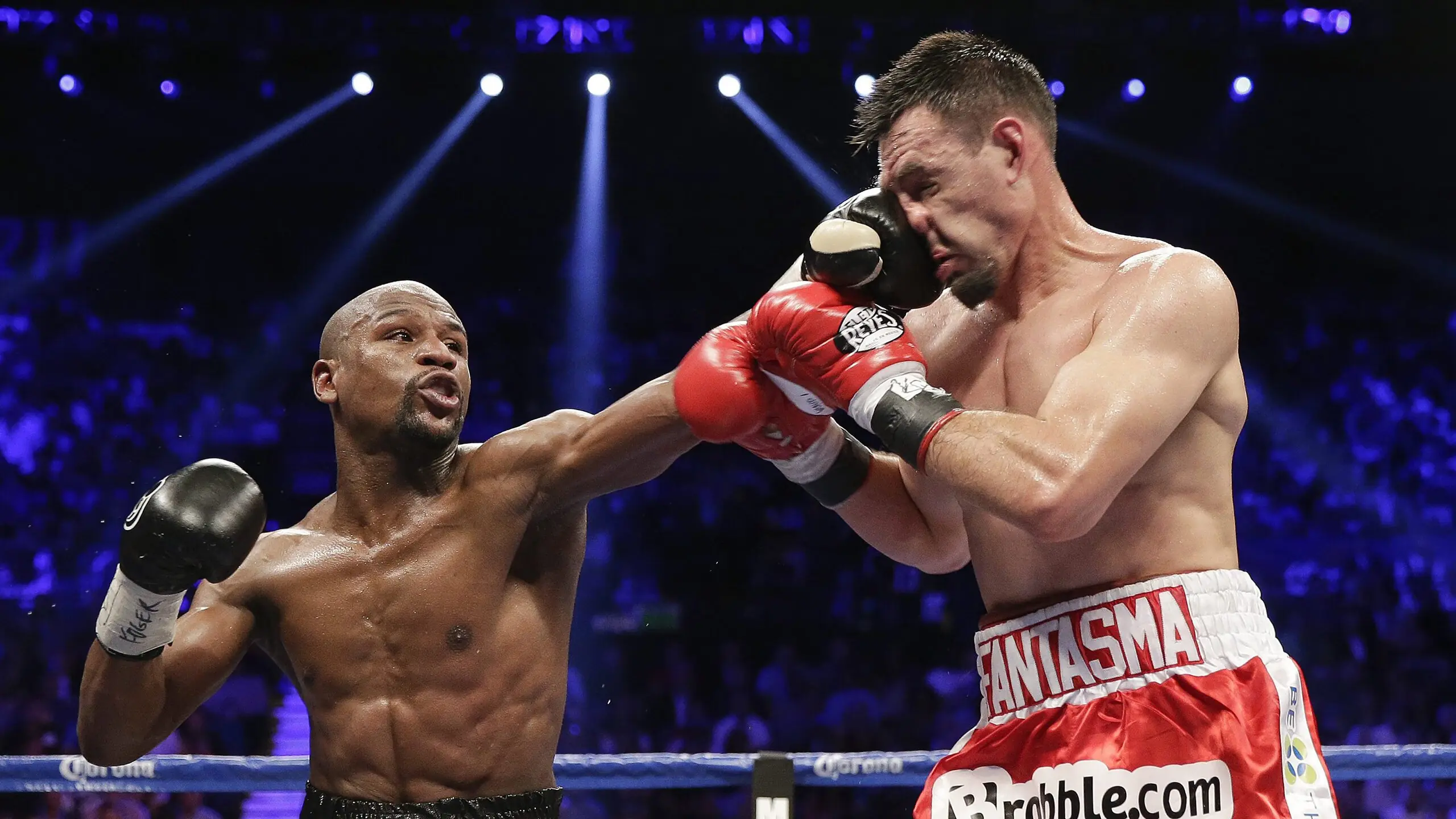 莱万独中两元，德甲射手榜第一人再添战绩，莱万的德甲纪录