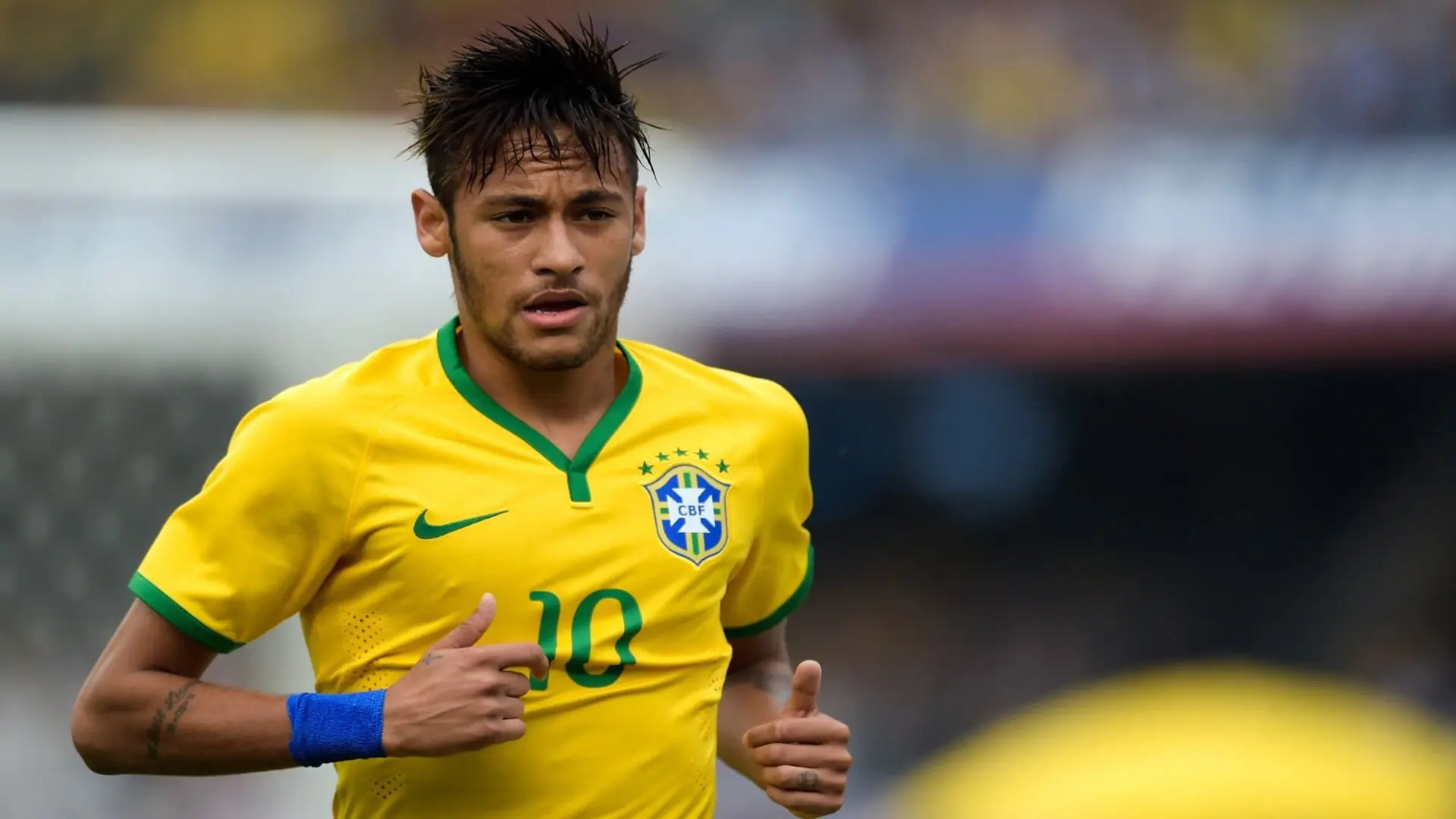 线上线下齐头并进的青少年篮球社区日益壮大，实现全民普惠，青少年暑期篮球培训班宣传