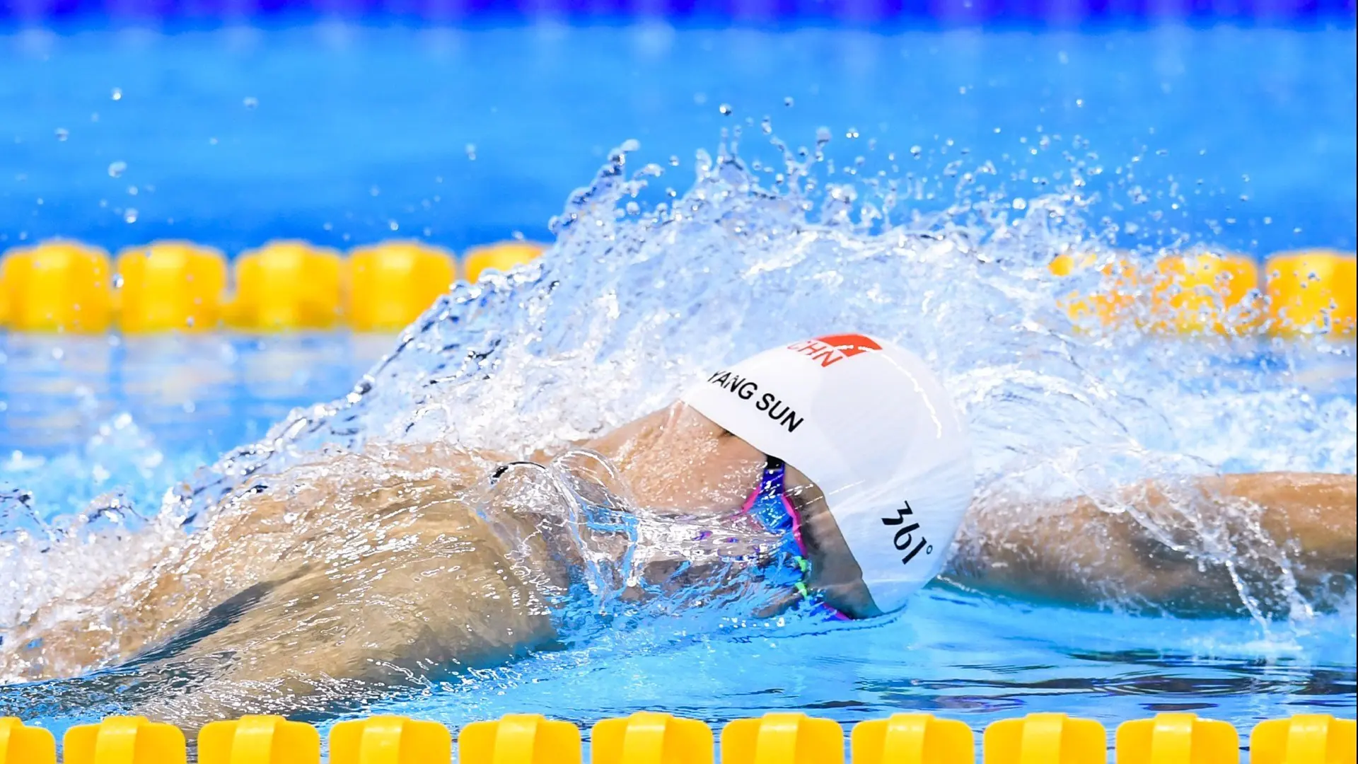 线上线下齐头并进的青少年篮球社区日益壮大，实现全民普惠，青少年暑期篮球培训班宣传